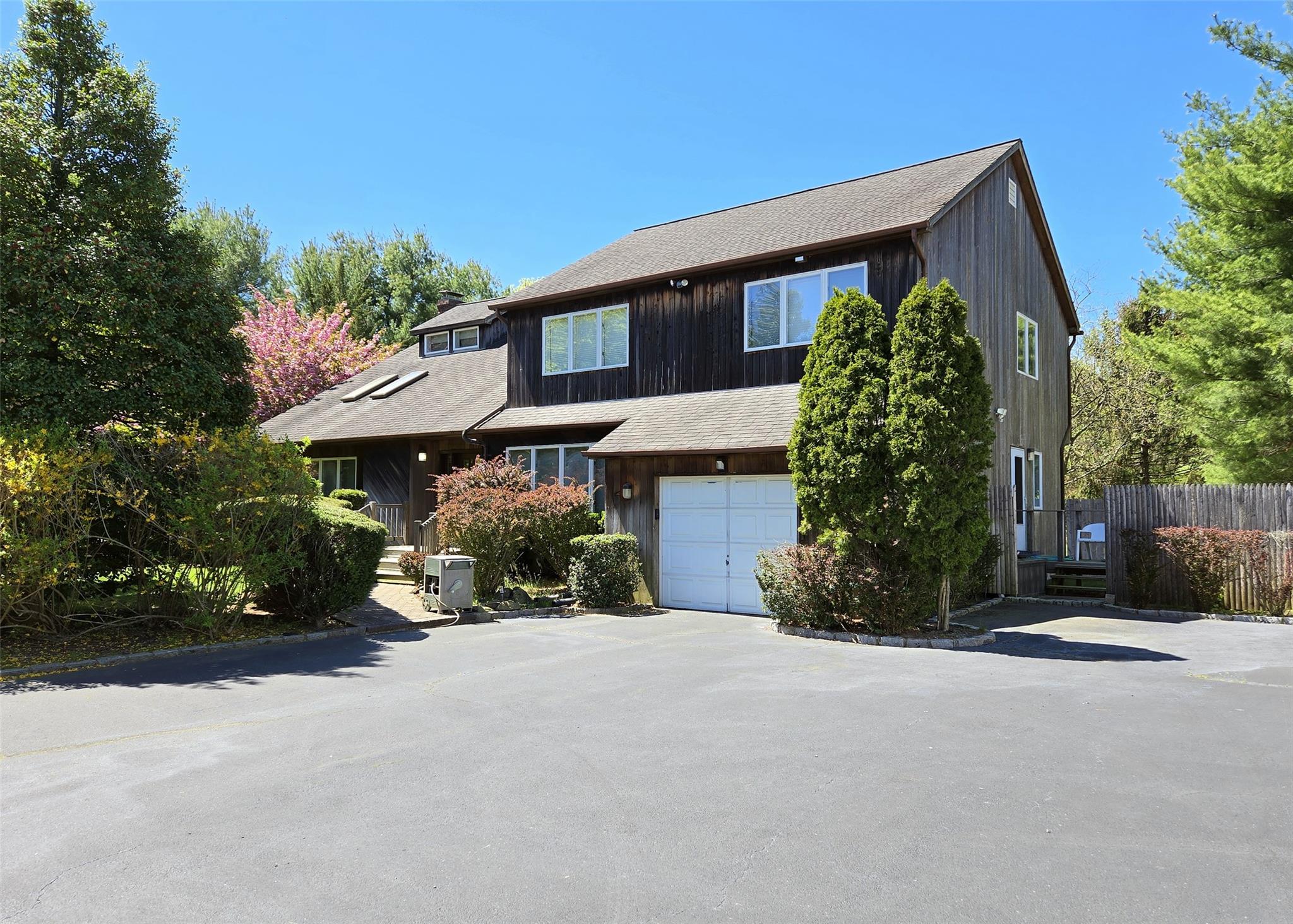 220 Bellport Avenue, Medford, New York image 1