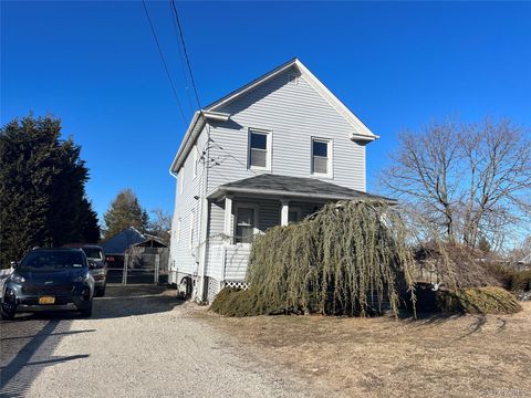 Photo of 995 Church Street, Bohemia, NY 11716 (MLS # 830104)