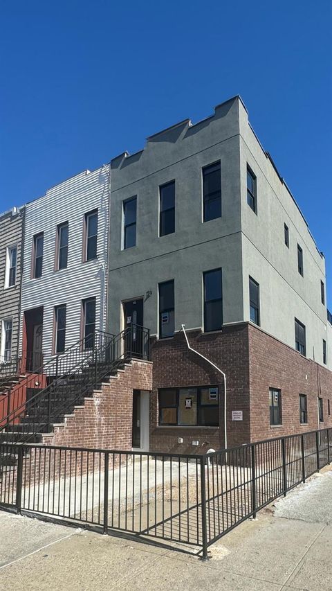 31 Roosevelt Place Brooklyn NY 11233