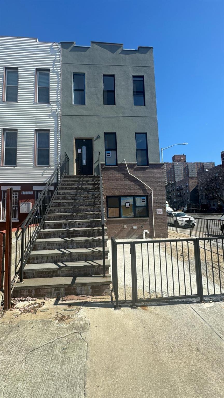 31 Roosevelt Place