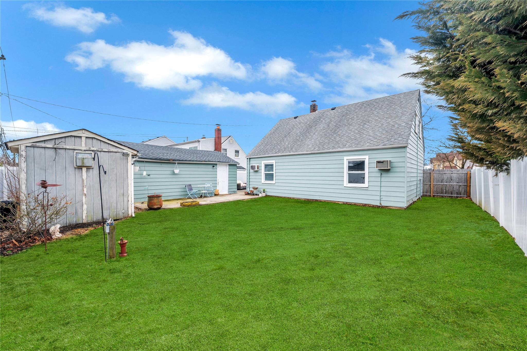 95 Saddle Lane, Levittown, New York image 3