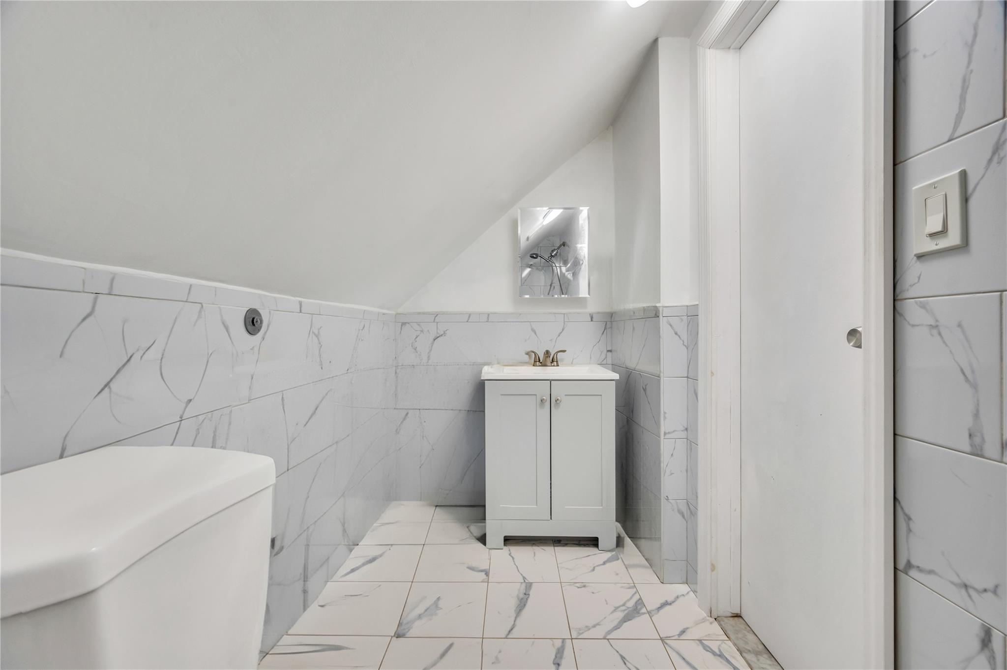 95 Saddle Lane, Levittown, New York image 13