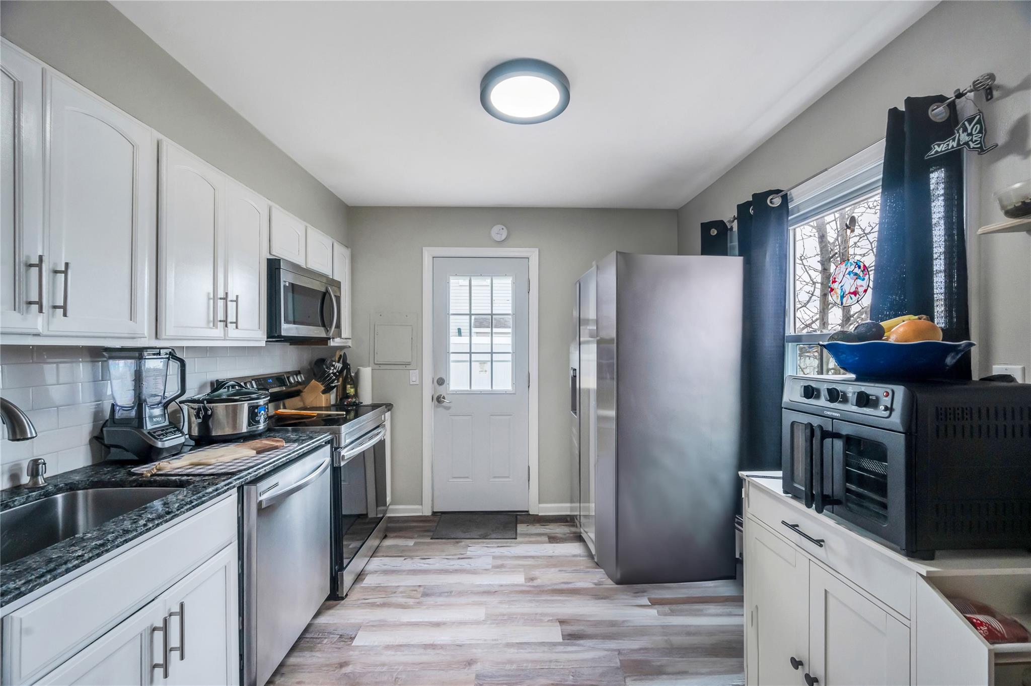 95 Saddle Lane, Levittown, New York image 9