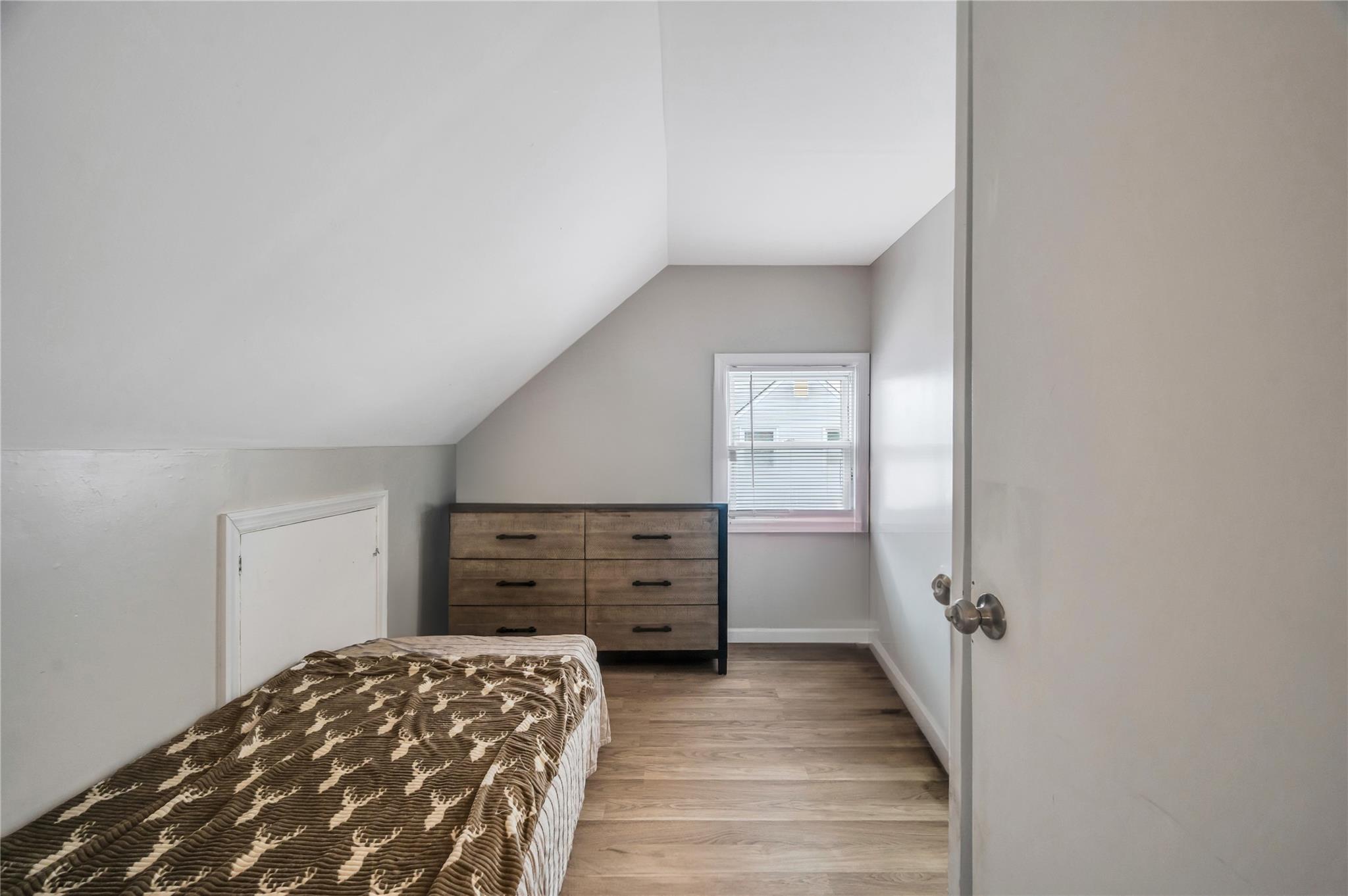 95 Saddle Lane, Levittown, New York image 12