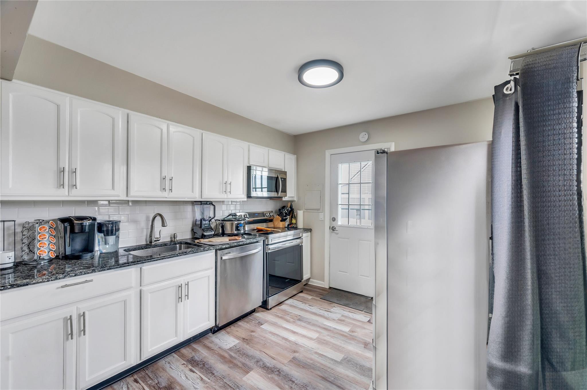 95 Saddle Lane, Levittown, New York image 8