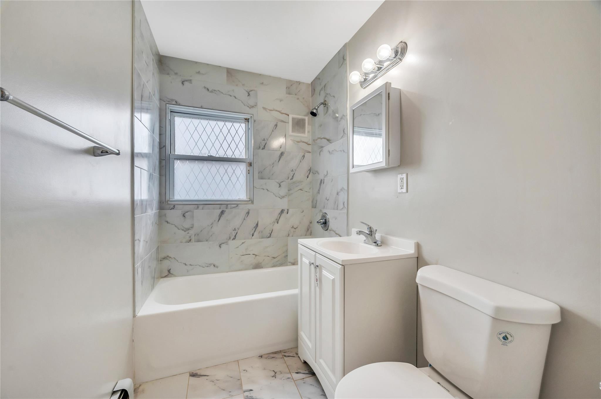 95 Saddle Lane, Levittown, New York image 11
