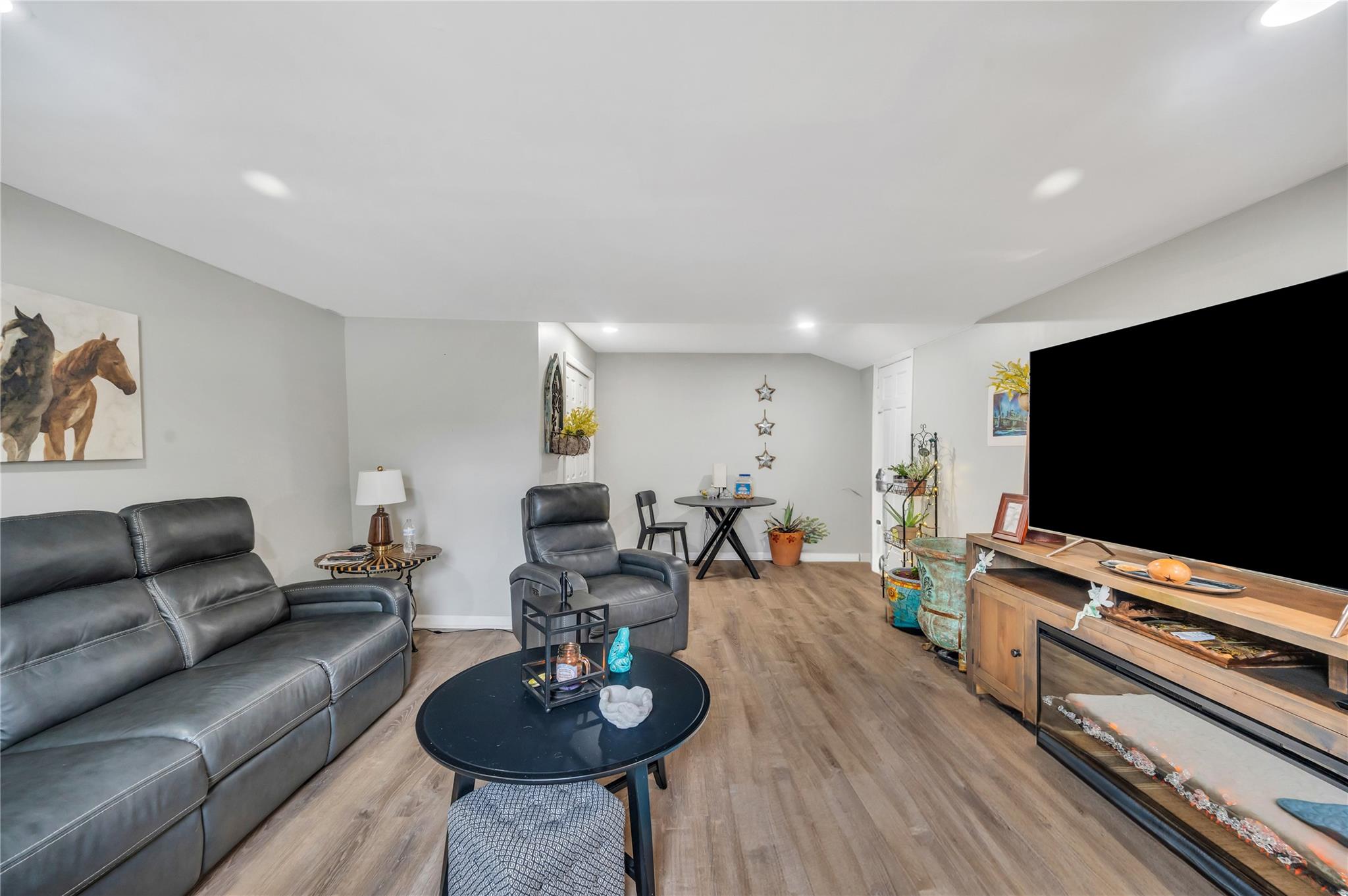95 Saddle Lane, Levittown, New York image 5