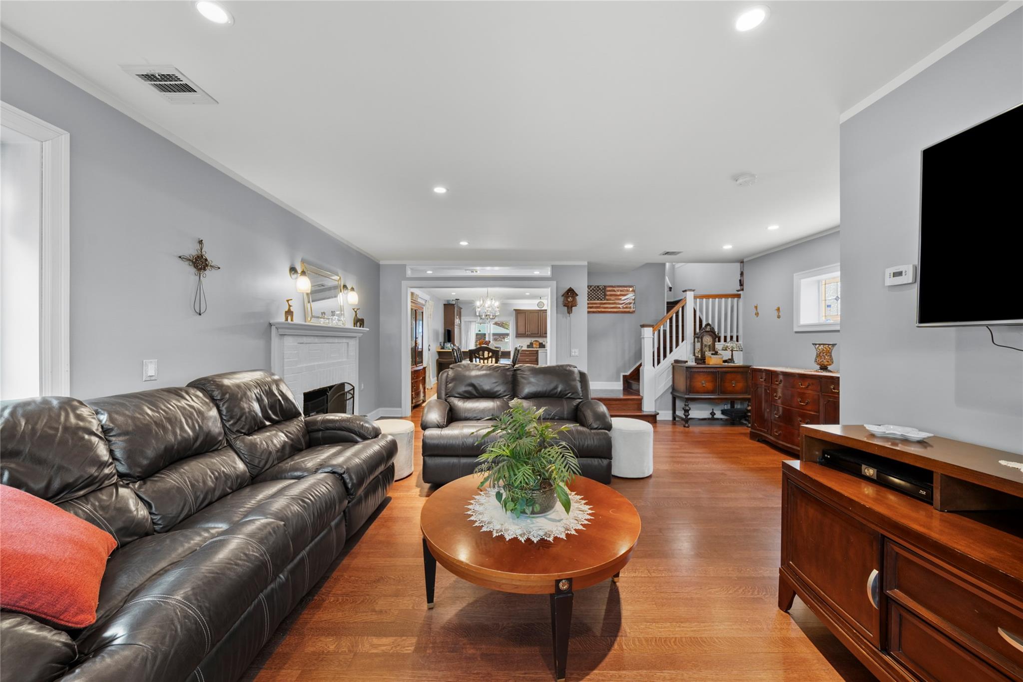589 Liberty Avenue, Williston Park, New York image 4