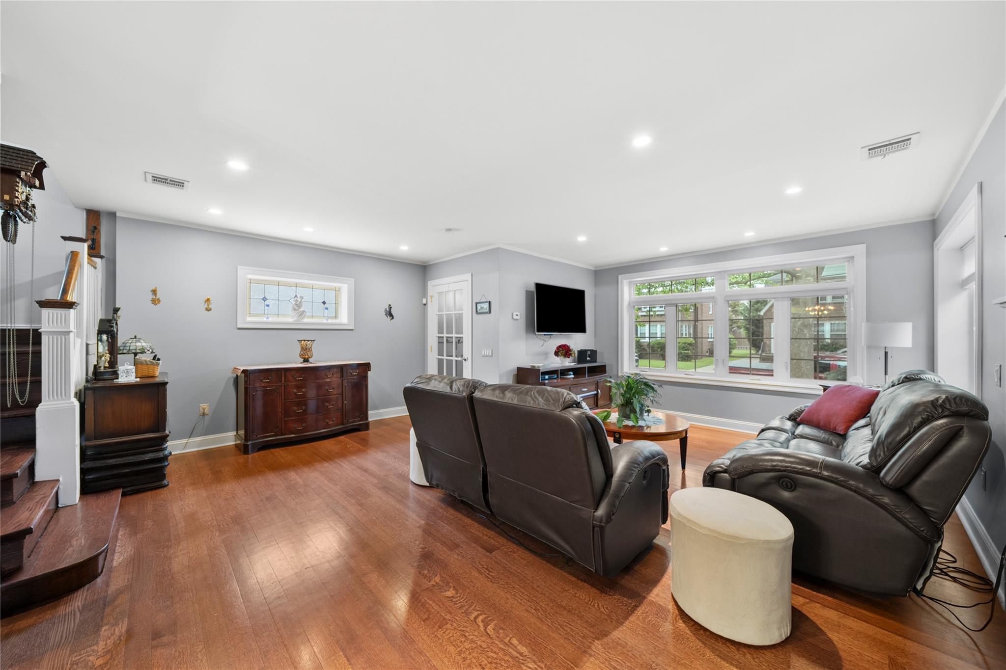 589 Liberty Avenue, Williston Park, New York image 3