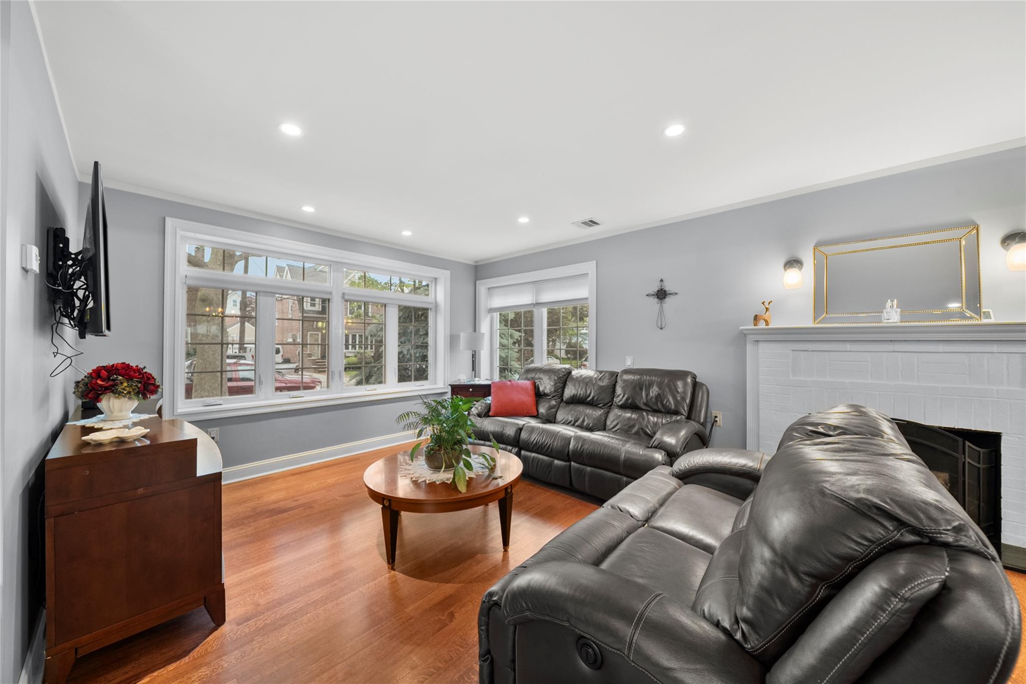 589 Liberty Avenue, Williston Park, New York image 5