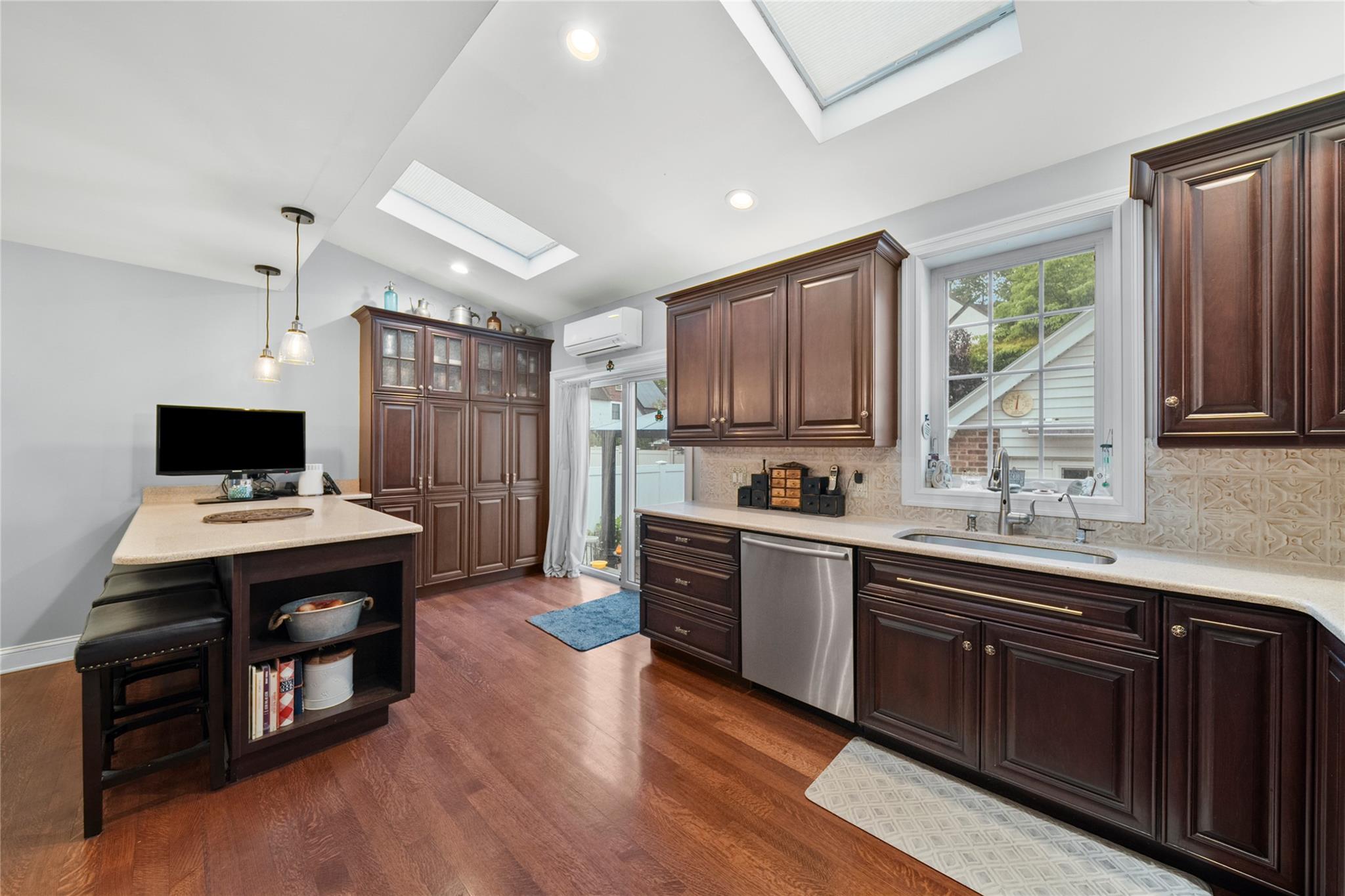 589 Liberty Avenue, Williston Park, New York image 12