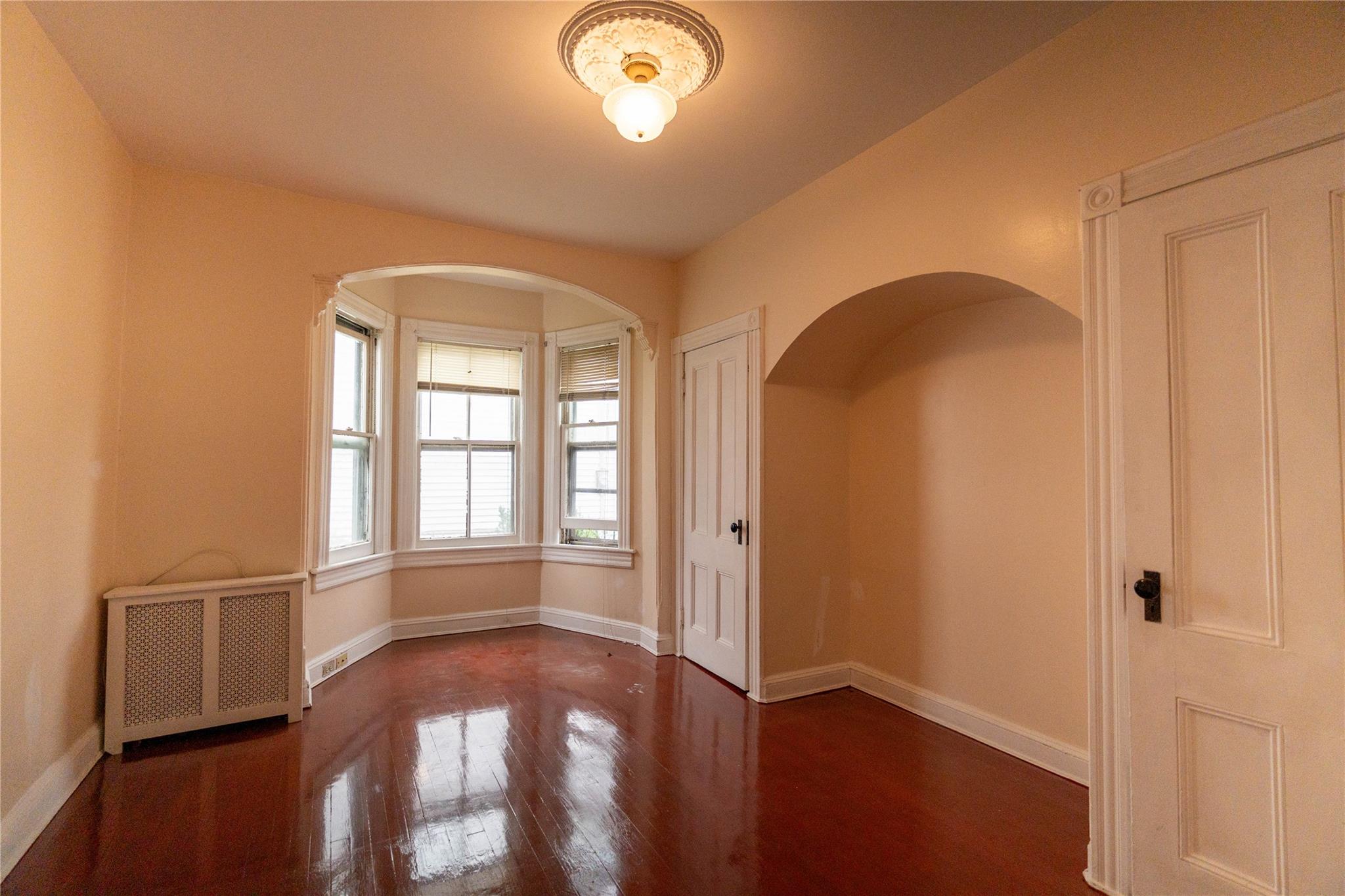 43 W Valley Stream Boulevard