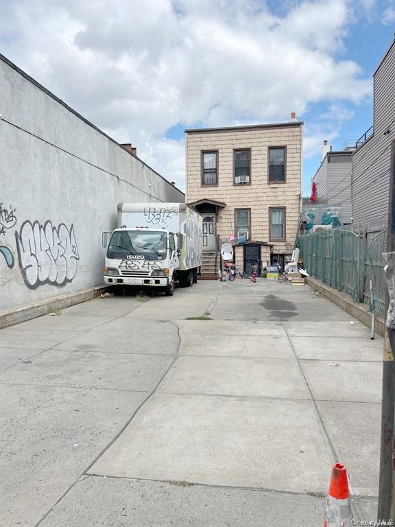 122 Kingsland Avenue