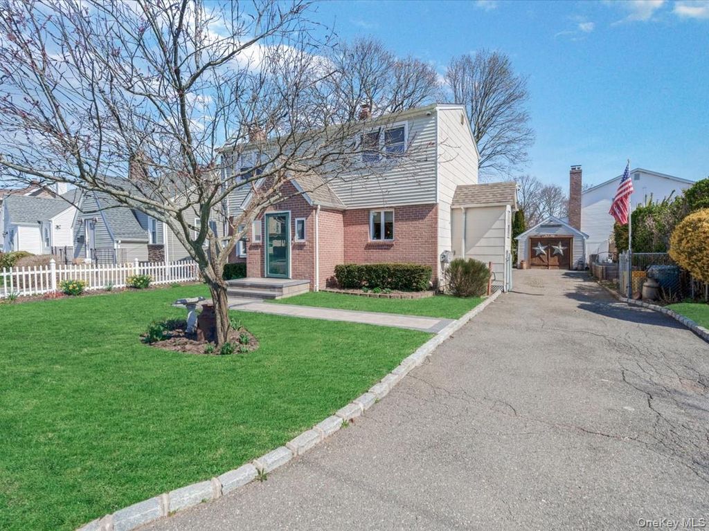 Photo of 12 Floral Avenue, Bethpage, NY 11714 (MLS # 985056)