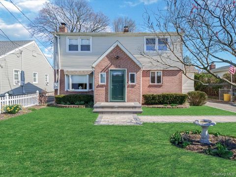Photo of 12 Floral Avenue, Bethpage, NY 11714 (MLS # 985056)
