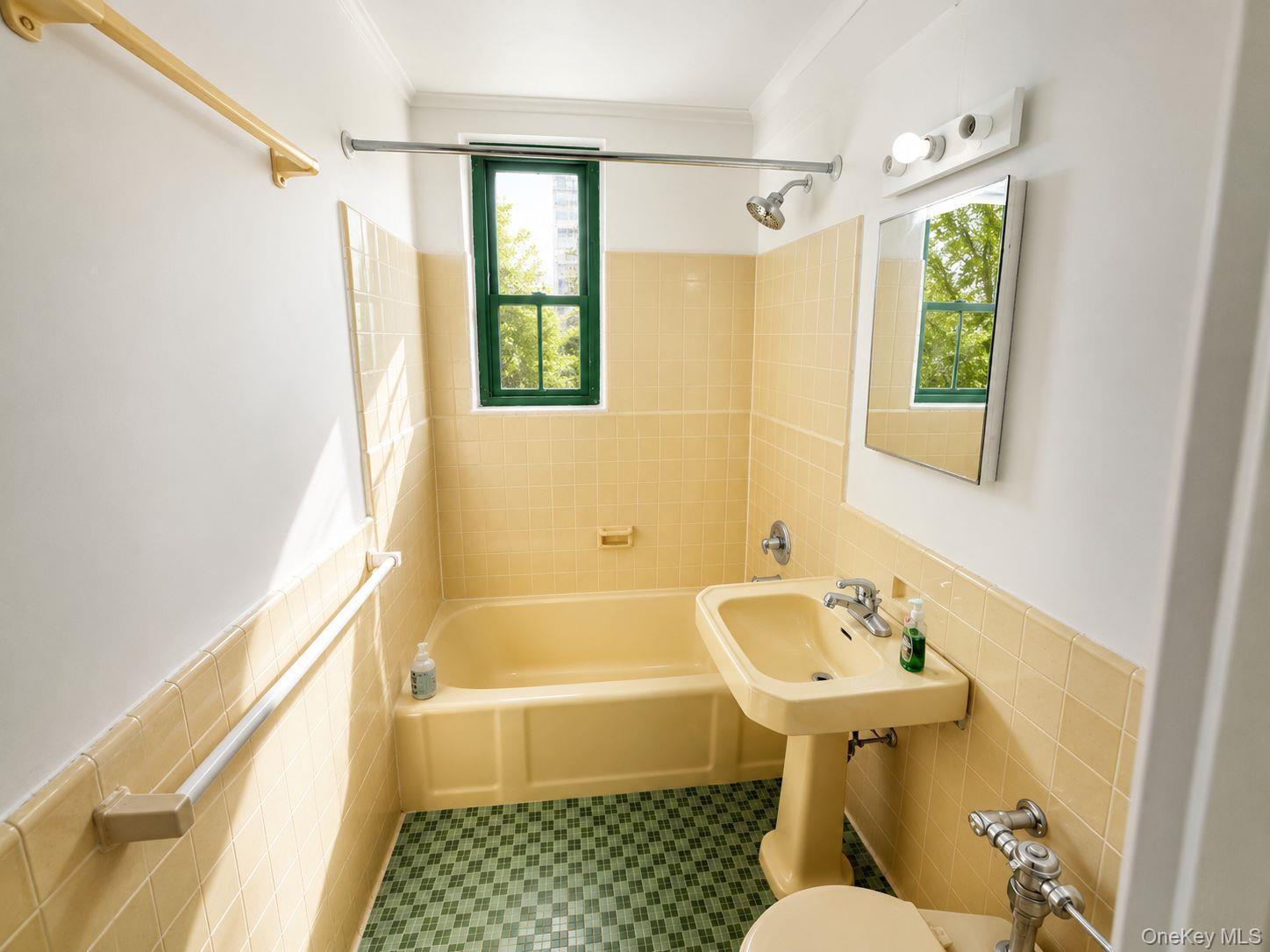 1558 Unionport Road 2D - Photo 2