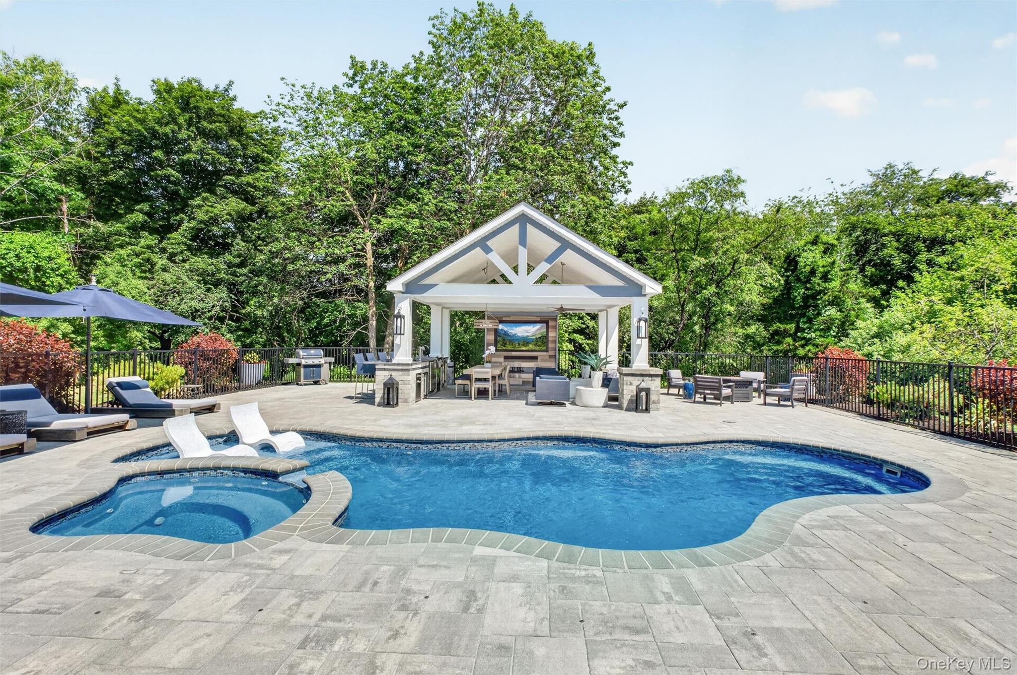 10 Sandlewood Circle