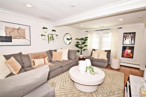 Photo of 31 Armell Street, Huntington Station, NY 11746 (MLS # 959646)