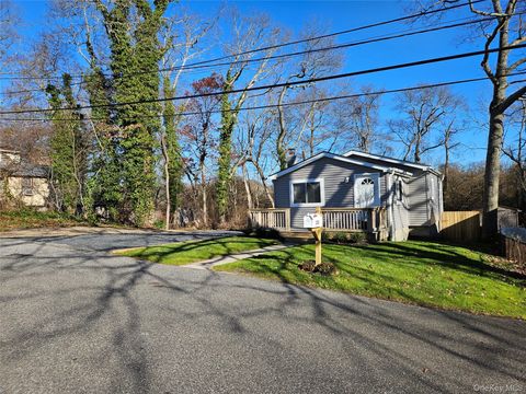 Photo of 133 Denton Street, Patchogue, NY 11772 (MLS # 939714)