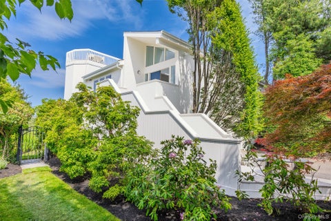Homes For Sale - 32 Contessa Court<br/> Port Jefferson, NY 11777