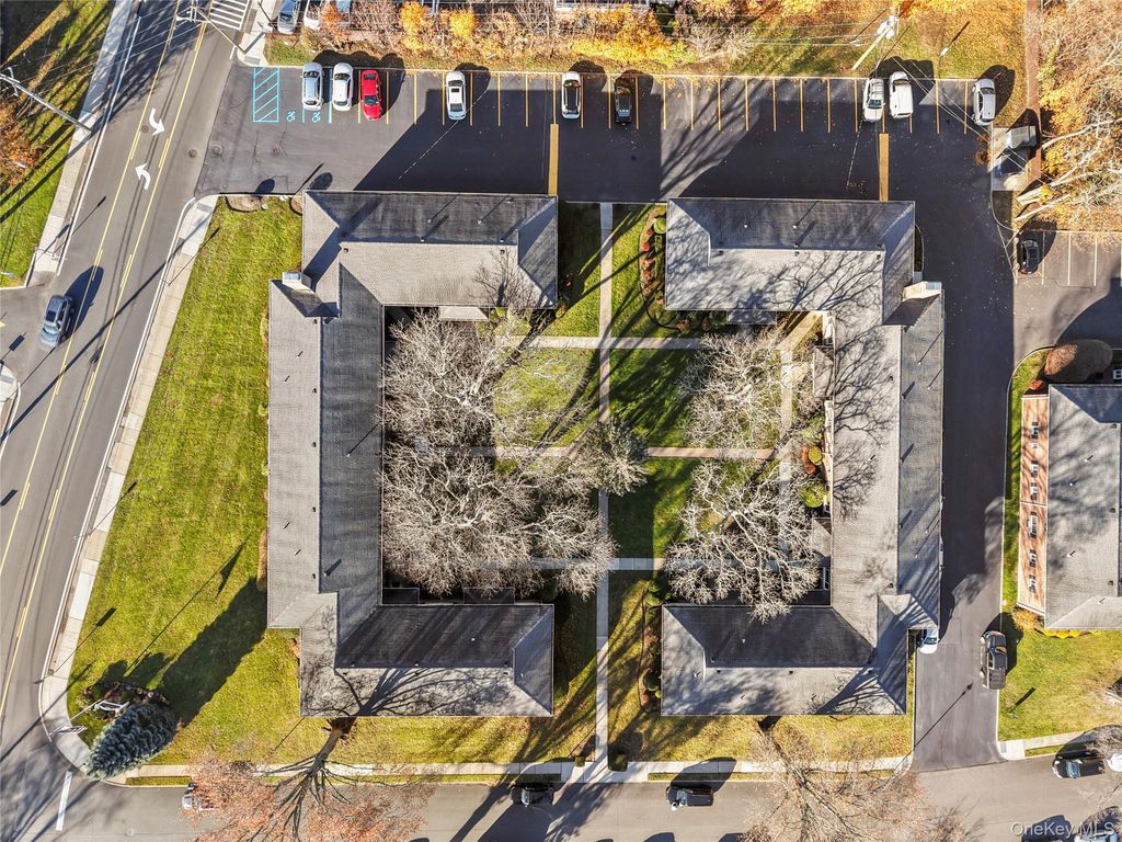 Photo of 51 Edmunton Drive #F17, North Babylon, NY 11704 (MLS # 943265)