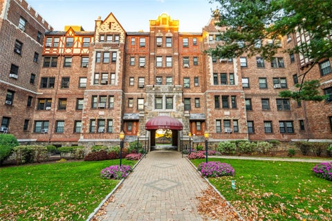Photo of 23 Old Mamaroneck Rd RD #2C, White Plains, NY 10605 (MLS # 1066679)