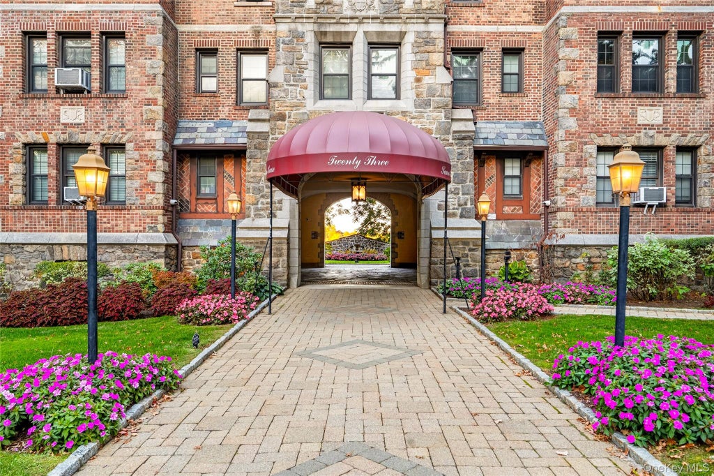 Photo of 23 Old Mamaroneck Rd RD #2C, White Plains, NY 10605 (MLS # 1066679)