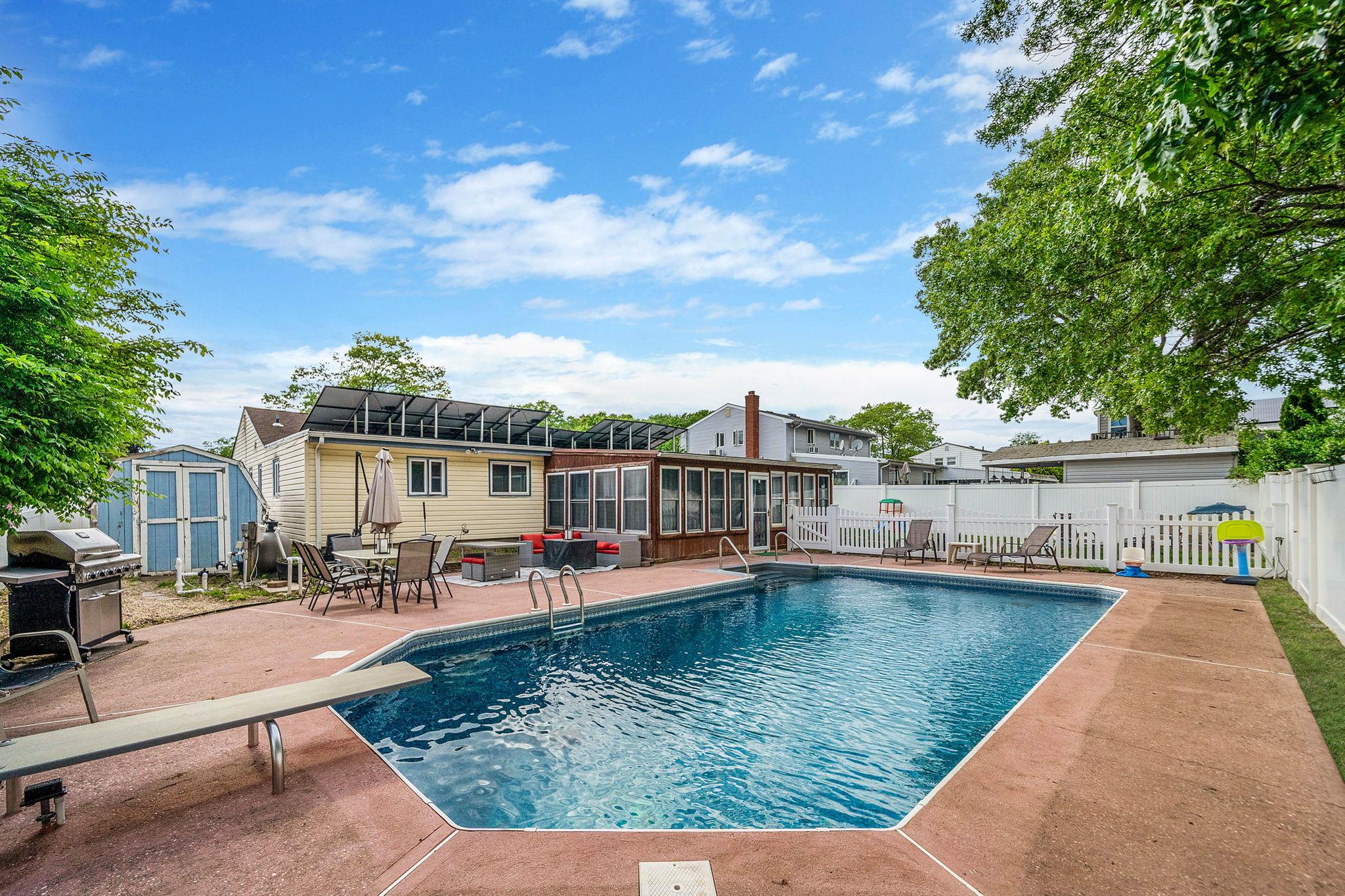 25 Biscayne Drive, Selden, New York image 3
