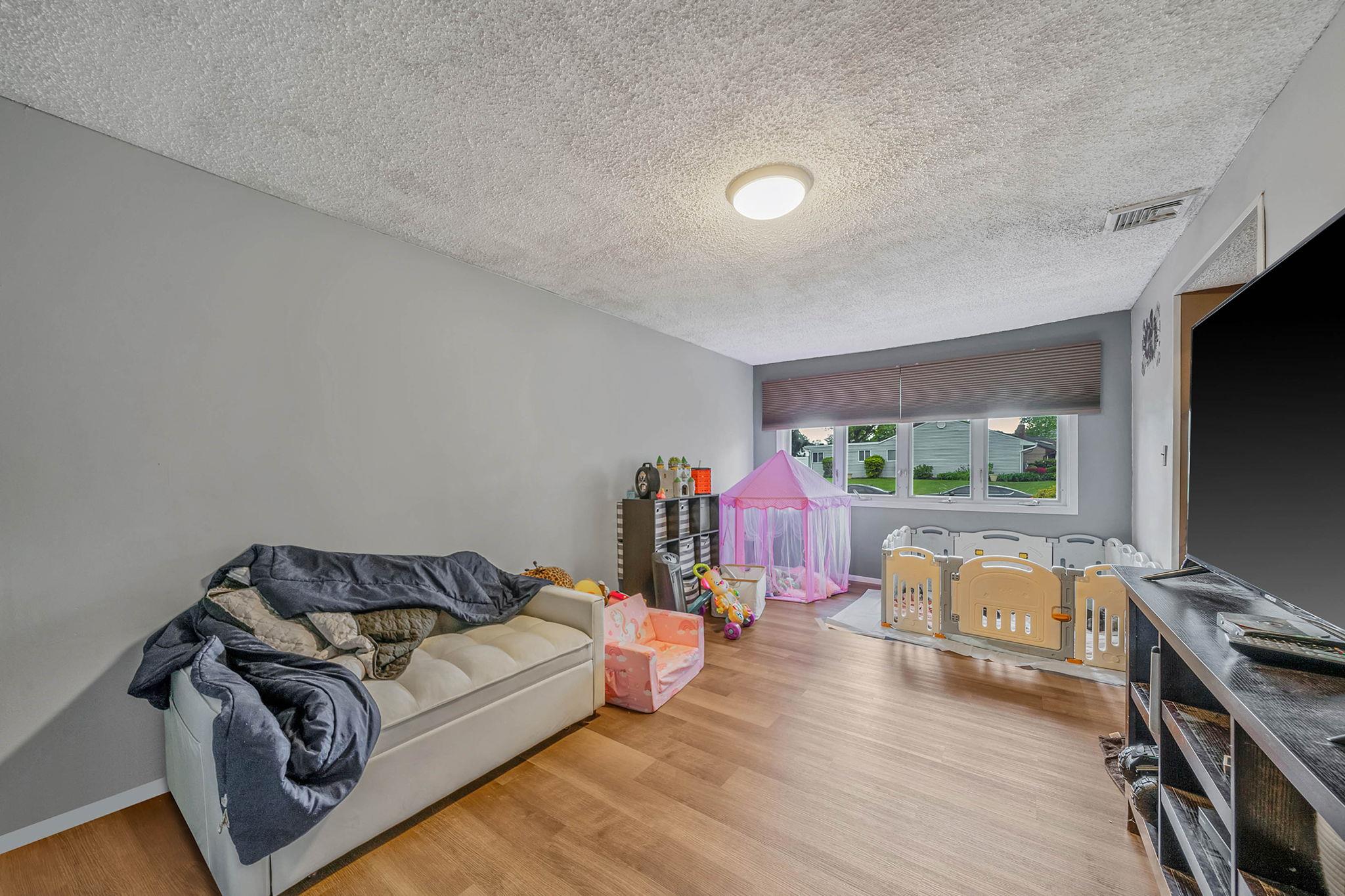 25 Biscayne Drive, Selden, New York image 17