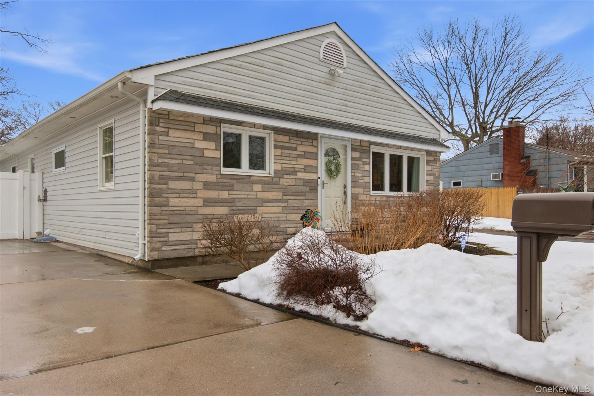 27 Great River Drive