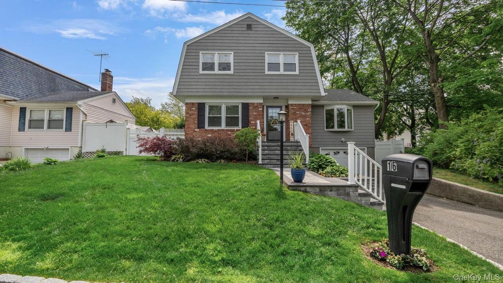 Photo of 16 Kingsley Road, Huntington, NY 11743 (MLS # 999720)