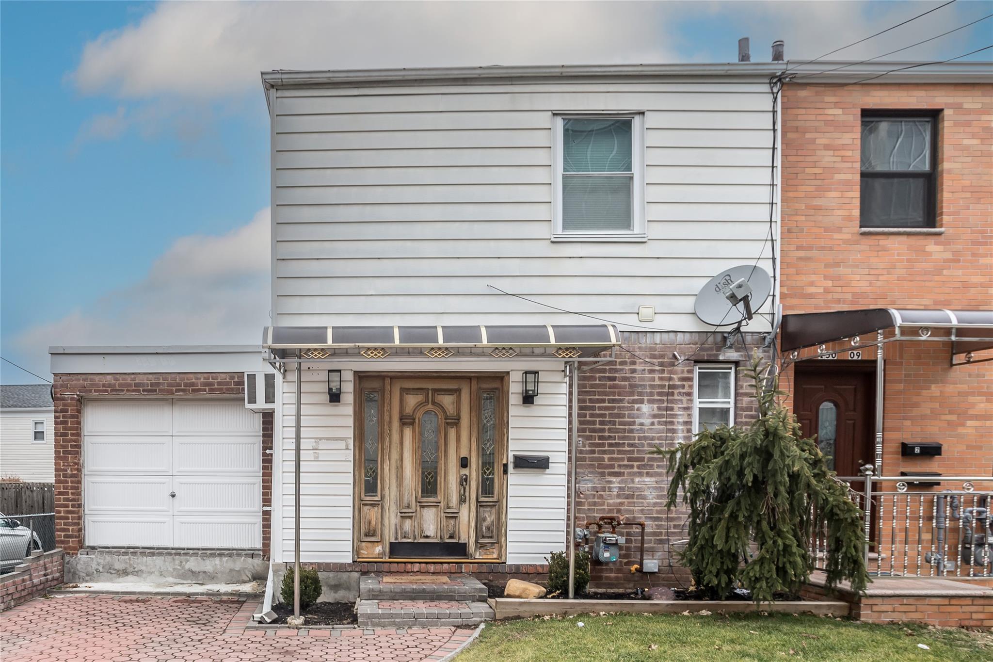 Property for Sale at Reeves Avenue, Flushing, Queens, NY - Bedrooms: 4 
Bathrooms: 3 
Rooms: 9  - $1,200,000