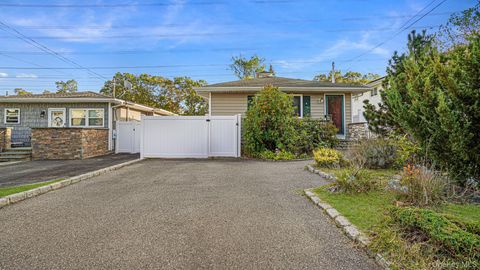Photo of 416 Fir Grove Road, Lake Ronkonkoma, NY 11779 (MLS # 928815) Photo of 416 Fir Grove Road, Lake Ronkonkoma, NY 11779 (MLS # 928815)