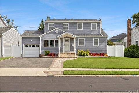 14 Hollyberry Road Plainview NY 11803