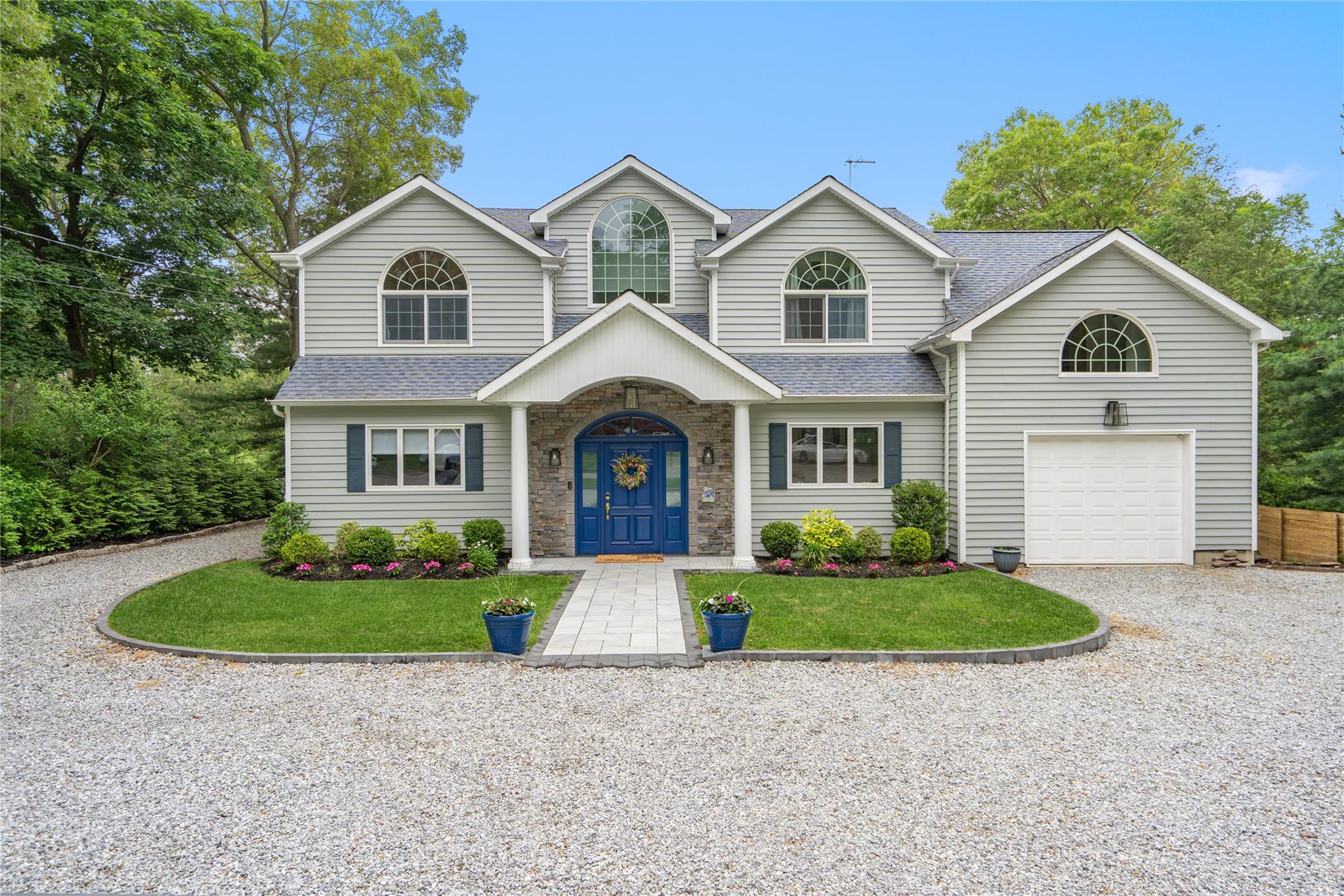 Churchill Ln, Smithtown, Hamptons, NY - 5 Bedrooms  
5 Bathrooms - 