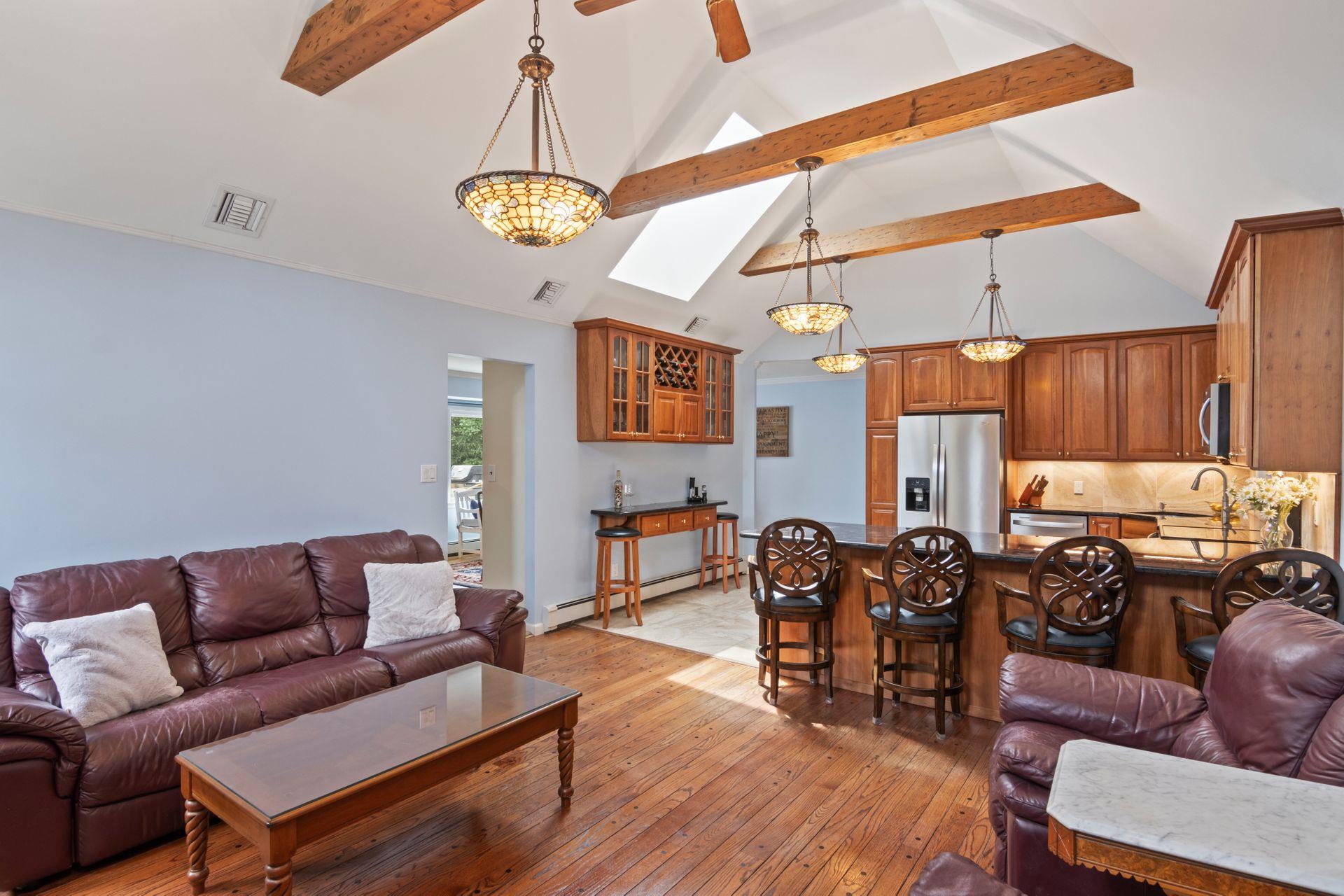 18 Chivalry Lane, Nesconset, New York image 5