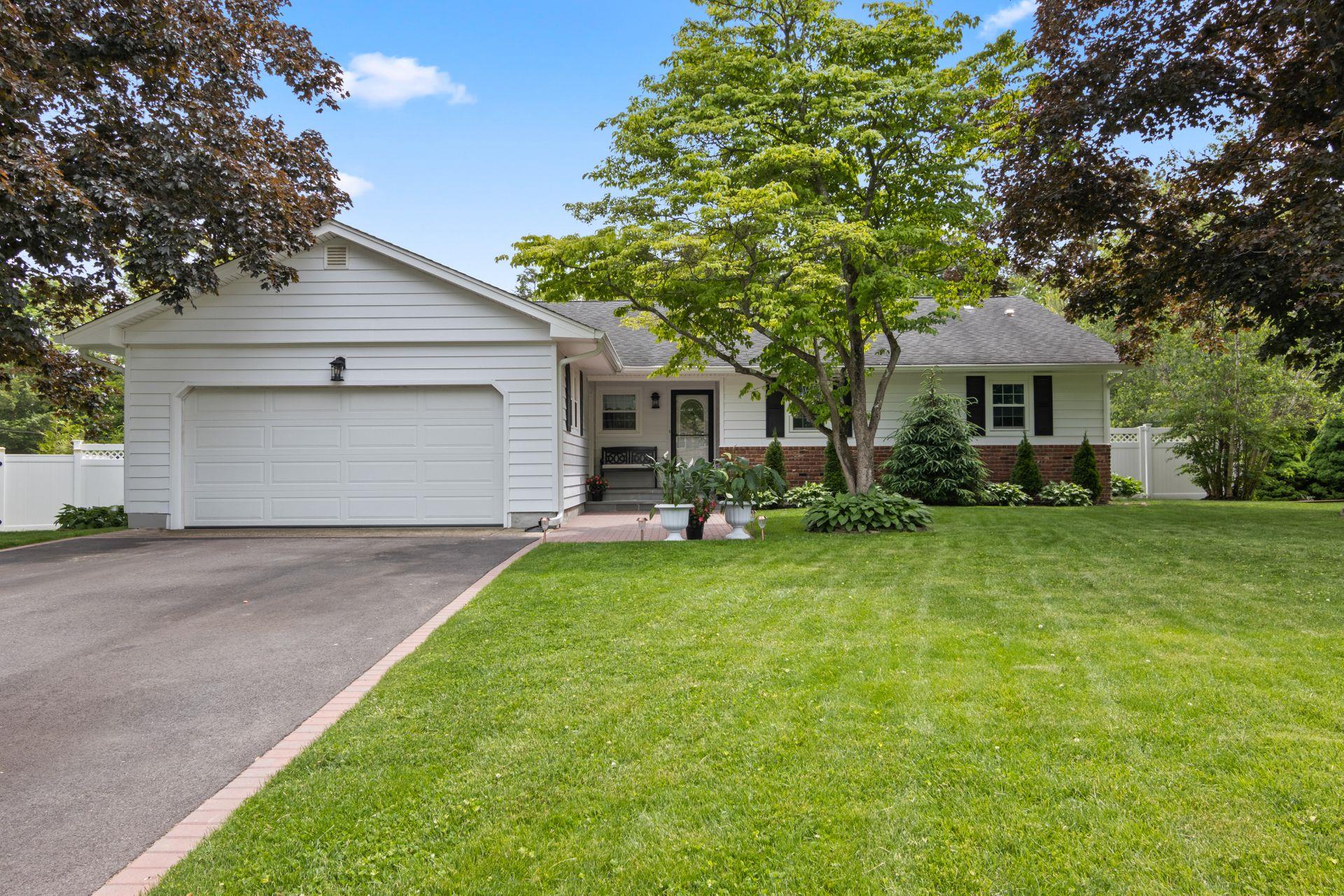 18 Chivalry Lane, Nesconset, New York image 29