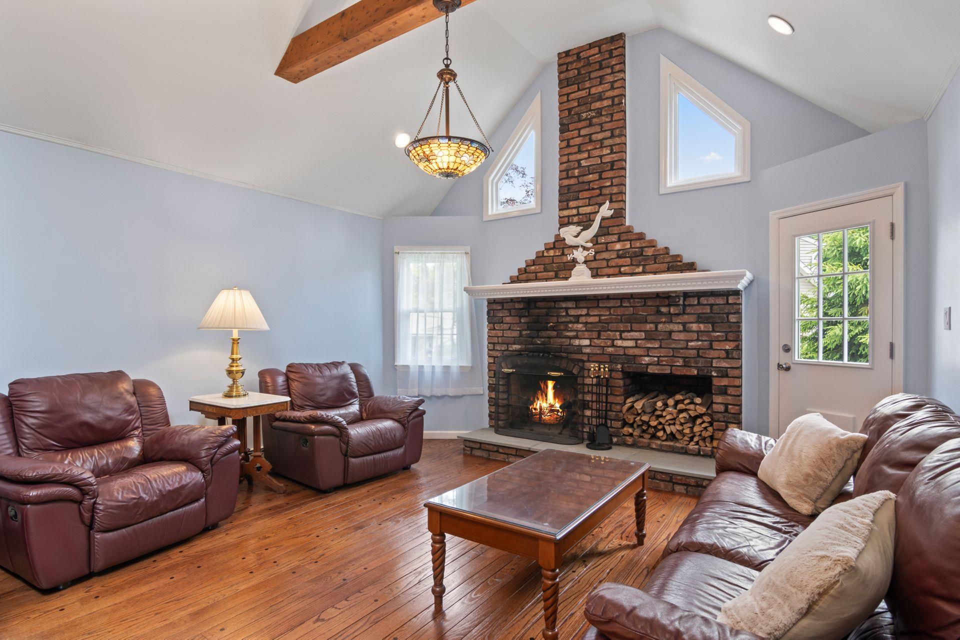 18 Chivalry Lane, Nesconset, New York image 4