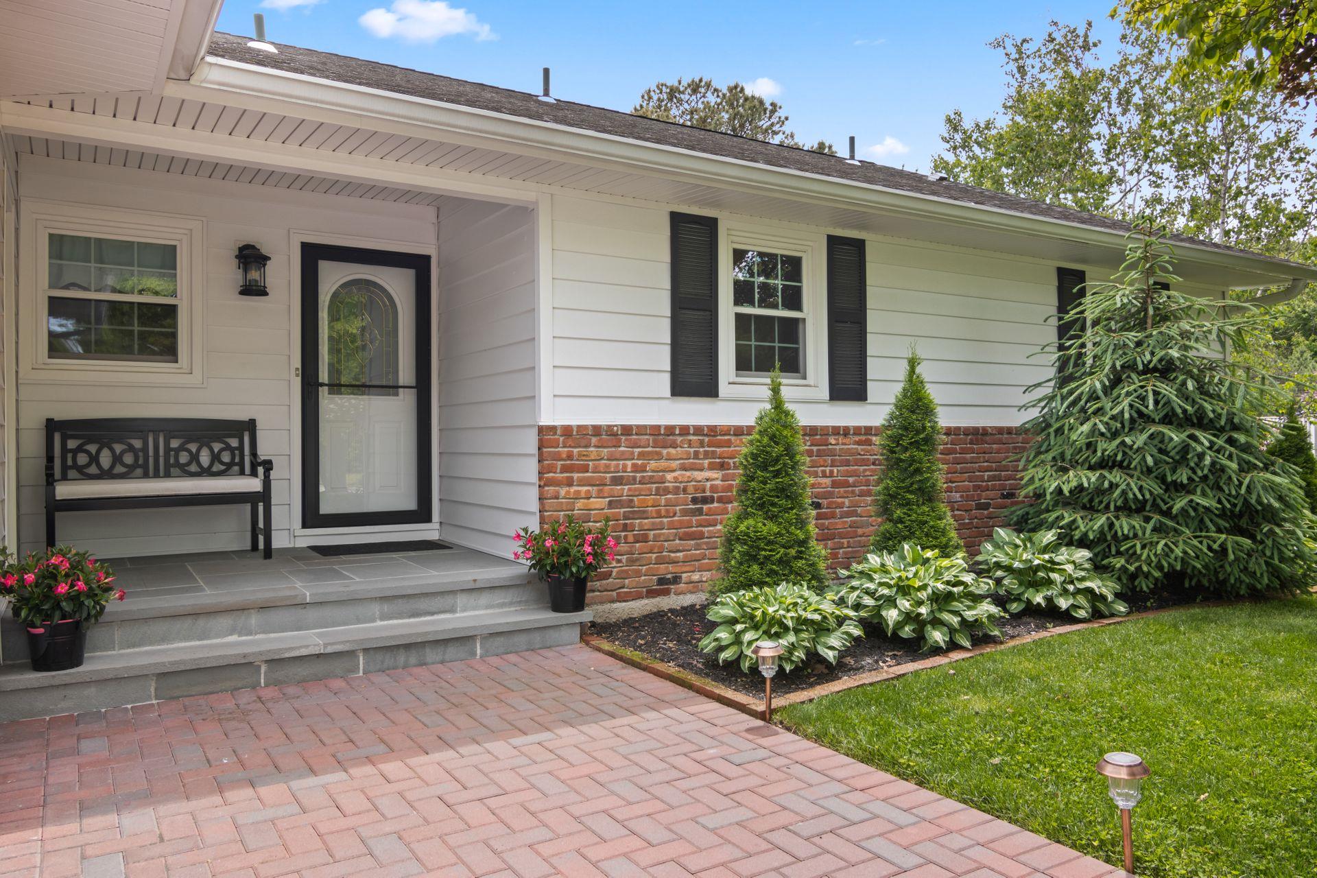18 Chivalry Lane, Nesconset, New York image 2
