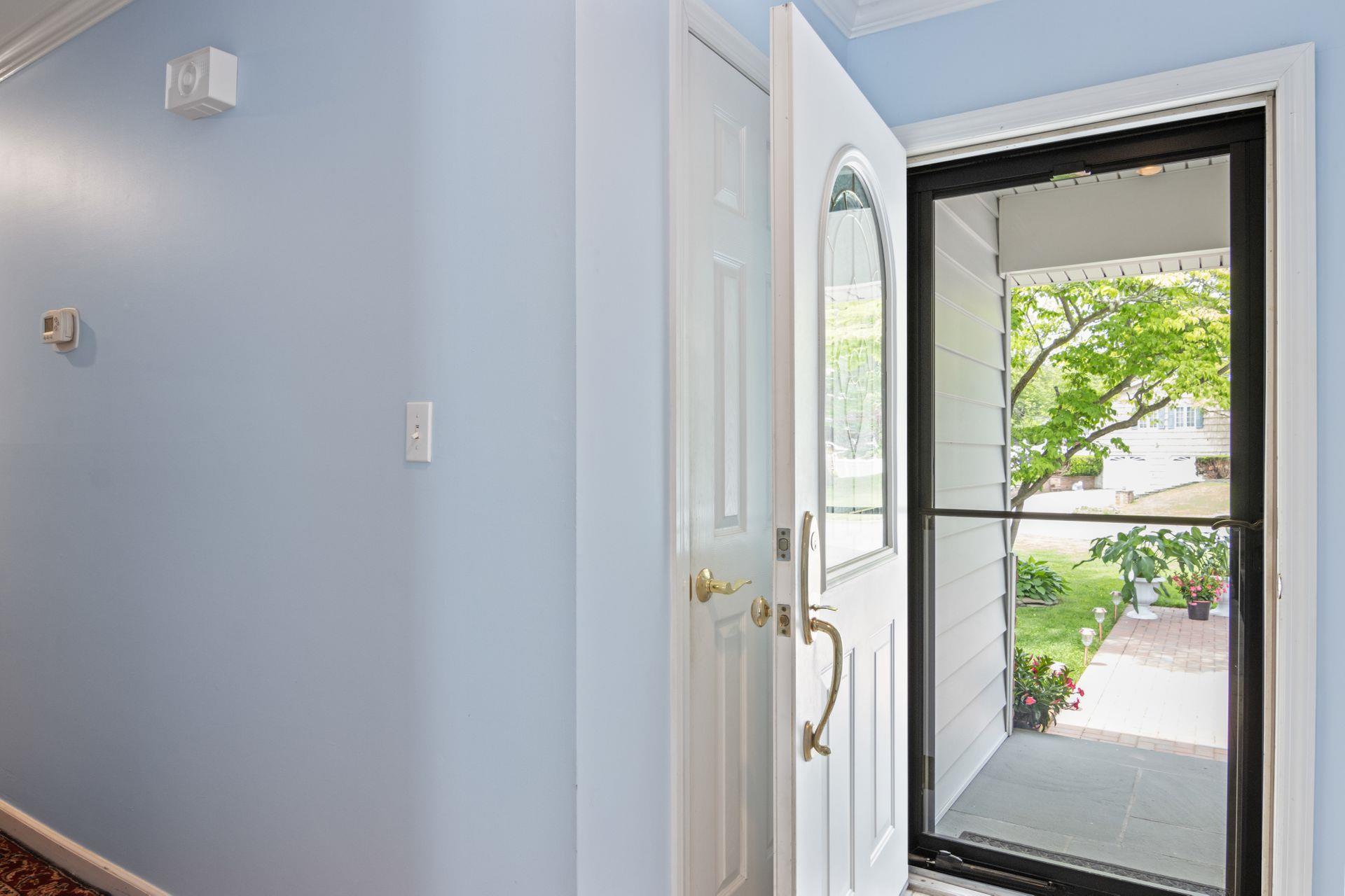 18 Chivalry Lane, Nesconset, New York image 3