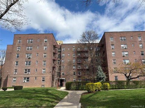Photo of 14731 38 Avenue #A68, Flushing, NY 11354 (MLS # 920012)