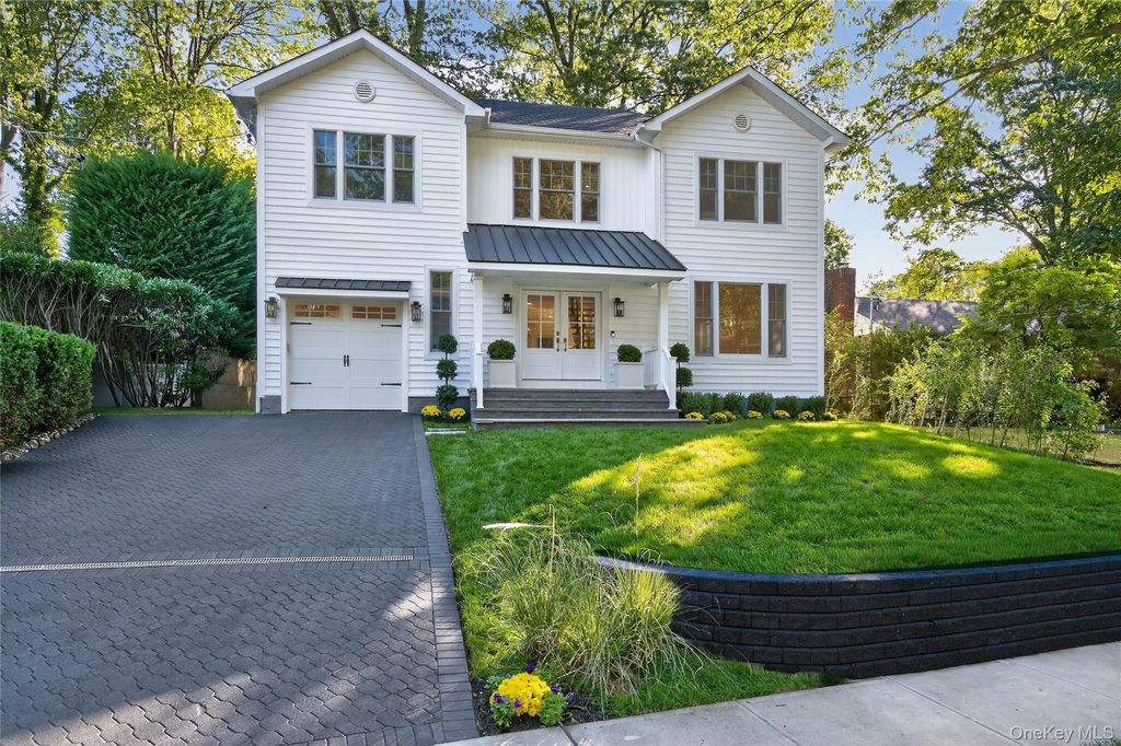 Photo of 5 Pepperday Avenue, Port Washington, NY 11050 (MLS # 904417)
