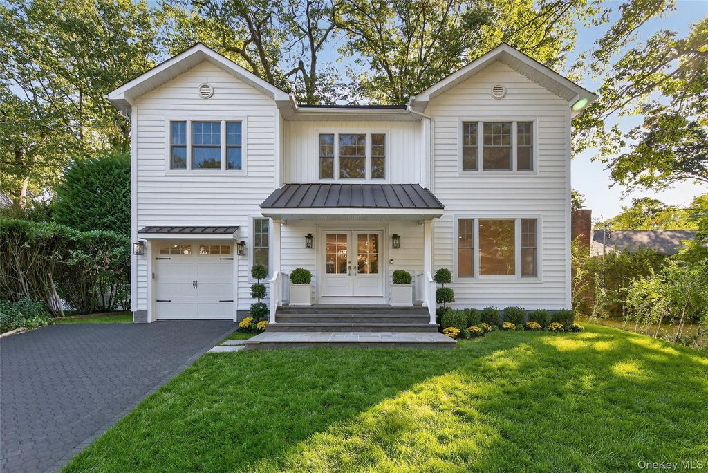 Photo of 5 Pepperday Avenue, Port Washington, NY 11050 (MLS # 904417)