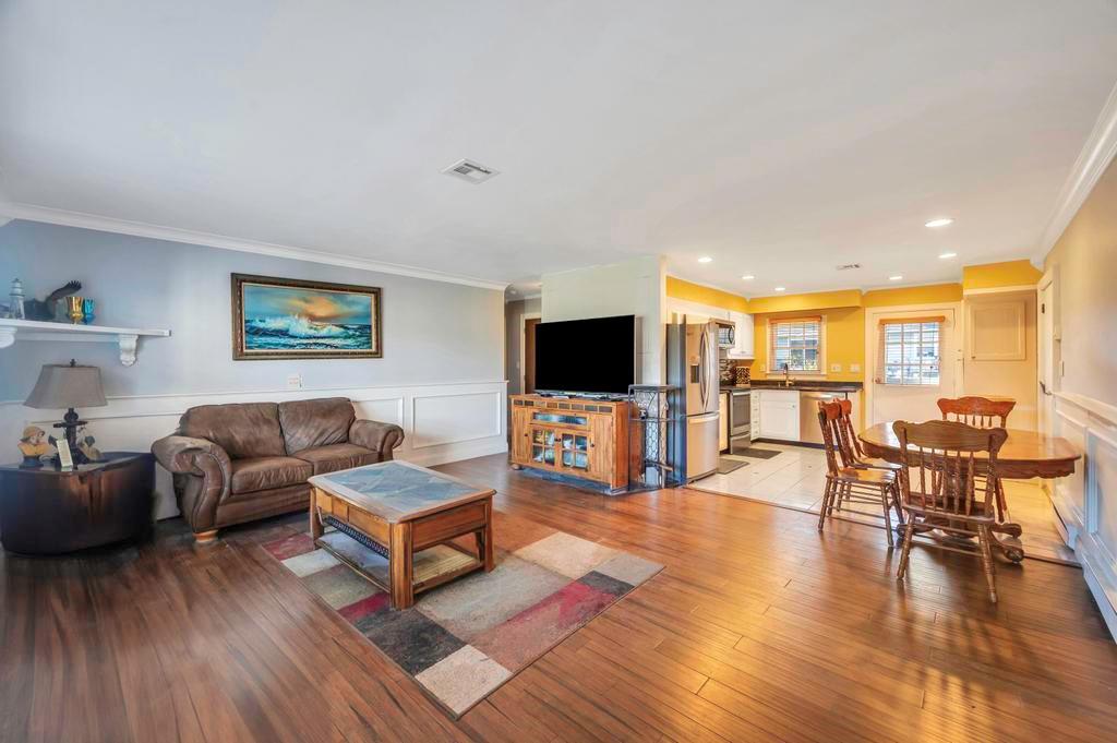 156 Falmouth Court #A, Ridge, New York image 11