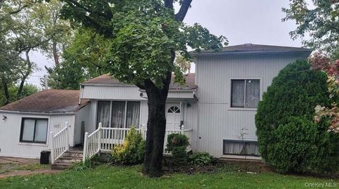 Photo of 32 Duke Street, Deer Park, NY 11729 (MLS # 961720)