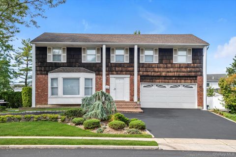 4 Carriage Road Roslyn NY 11576
