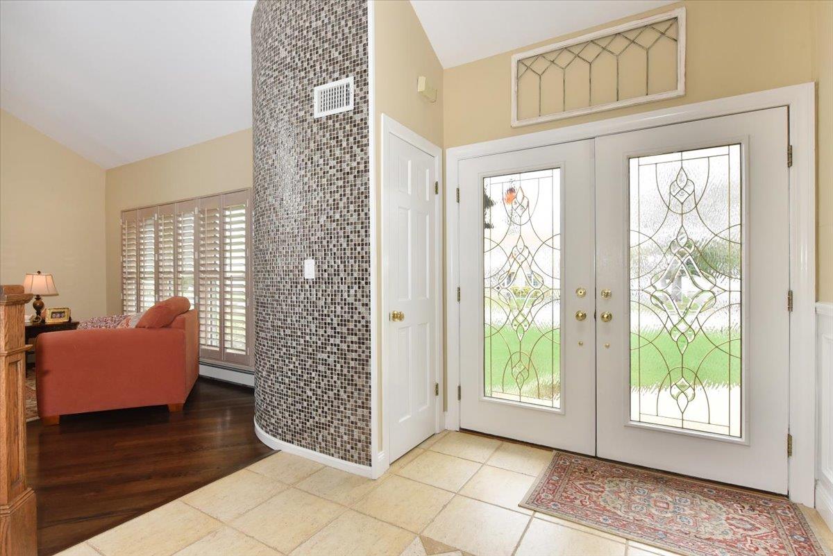 14 Bishop Lane, Holbrook, New York image 4