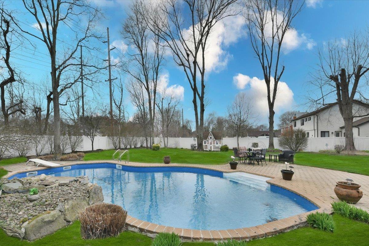 14 Bishop Lane, Holbrook, New York image 37