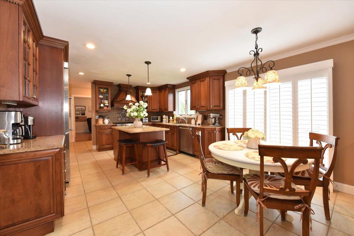14 Bishop Lane, Holbrook, New York image 18