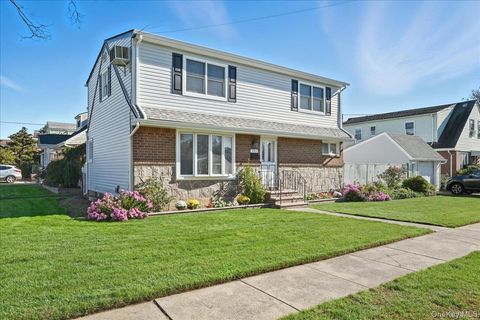 Photo of 162 Crown Avenue, Elmont, NY 11003 (MLS # 927266)